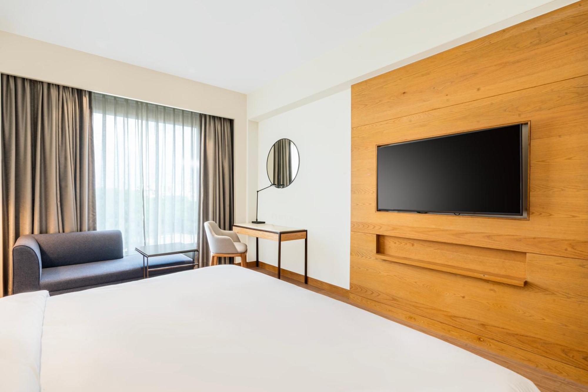Radisson Hotel Vrindāvan Exteriör bild