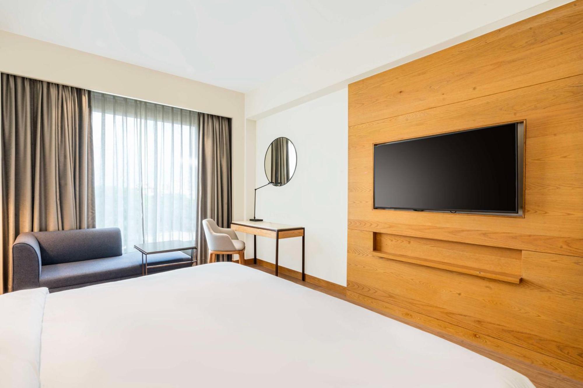 Radisson Hotel Vrindāvan Exteriör bild