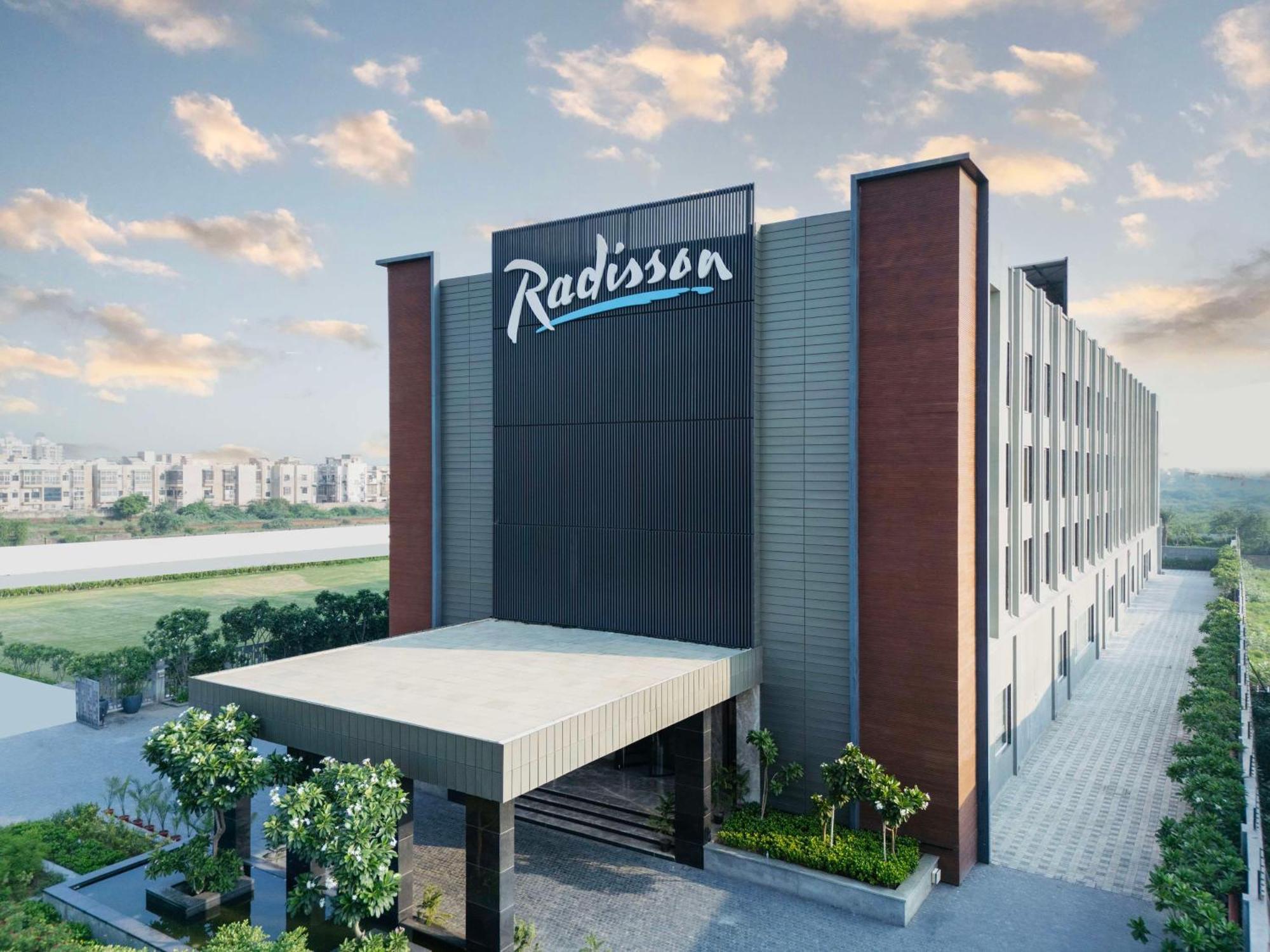 Radisson Hotel Vrindāvan Exteriör bild